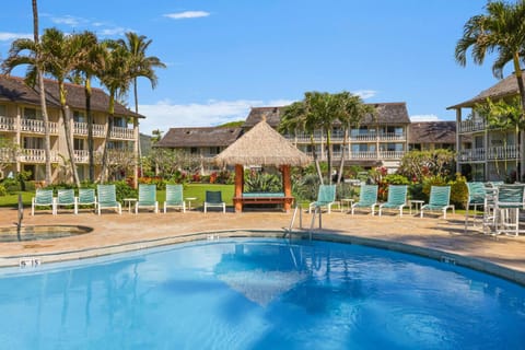 Property building, Day, Pool view, Swimming pool, sunbed