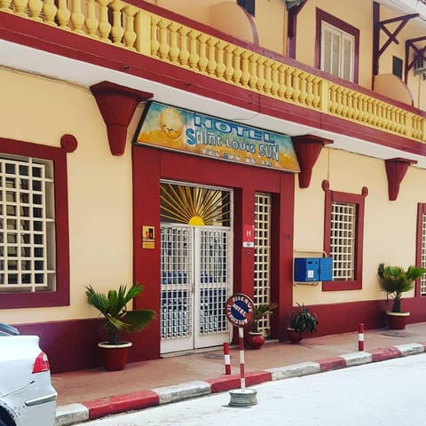 Facade/entrance