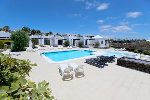 Swimming pool, sunbed
