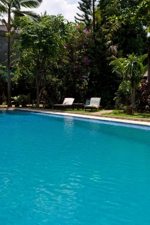 Garden, Area and facilities, Swimming pool