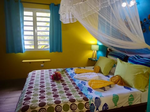 Bed, Photo of the whole room, towels