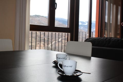 Off site, Natural landscape, Decorative detail, Dining area, Mountain view