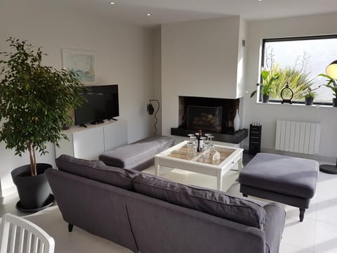 Living room, Lounge or bar