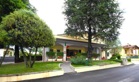 Property building, Day, Garden