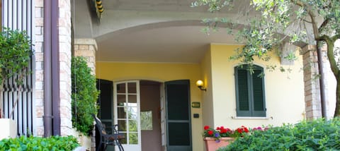 Facade/entrance, Day