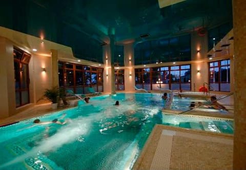 Hot Tub, Sauna, Swimming pool