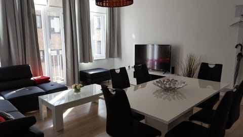 TV and multimedia, Living room, Dining area