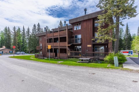 Big Mountain Getaway with Trail-Slope Access Apartment in Whitefish