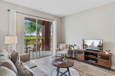 Cozy LAKEVIEW Condo w FREE Resort Access Apartment in Highlands Reserve