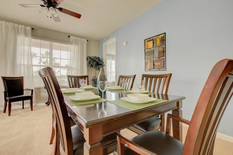 Gorgeous 1st-Floor, End Unit Condo w LAKEVIEW Apartment in Highlands Reserve