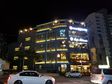 Facade/entrance