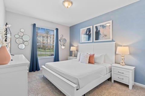 Tropical Treasure House in Highlands Reserve