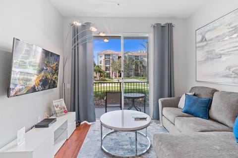 Tropical Treasure House in Highlands Reserve