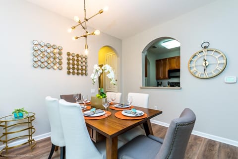 Gorgeous Vista Cay Condo, next to Resort Clubhouse Apartment in Highlands Reserve