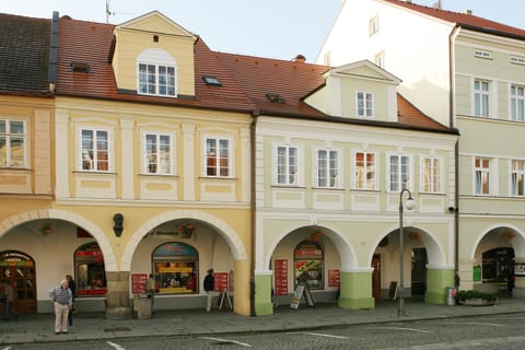 Property building, Facade/entrance, Day