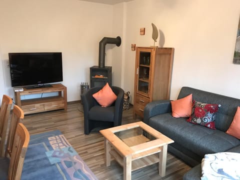 Communal lounge/ TV room, BBQ facilities, Garden, Balcony/Terrace, Balcony/Terrace, Living room, Communal kitchen, Supermarket/grocery shop, Shopping Area