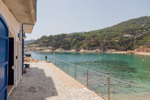 Day, Natural landscape, Beach, Mountain view, Sea view