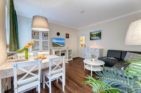 TV and multimedia, Living room, Dining area