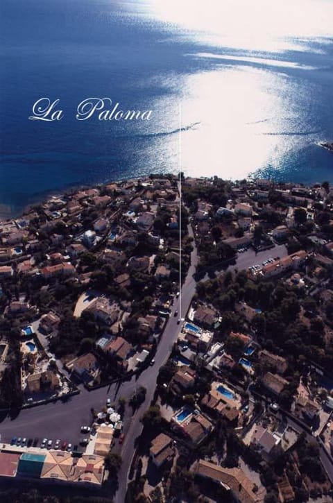 Nearby landmark, Restaurant/places to eat, Neighbourhood, Natural landscape, Beach, Area and facilities, Supermarket/grocery shop, Shopping Area, Swimming pool, Swimming pool