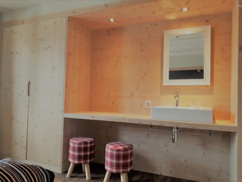 Tgantieni sot - Haus mit Herz Hostel in Canton of Grisons