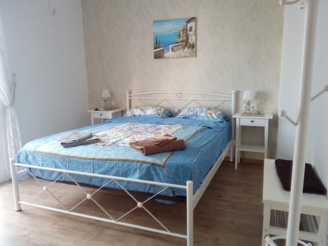 Bed, Photo of the whole room, Decorative detail