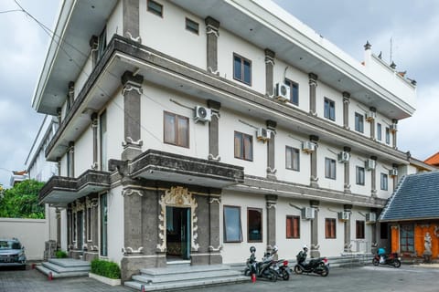 Facade/entrance