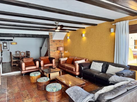 Communal lounge/ TV room, Living room, fireplace