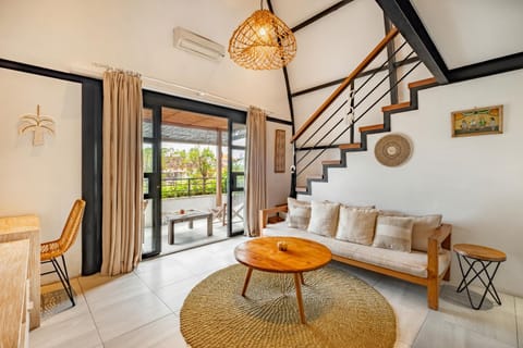 Living room, Seating area, air conditioner