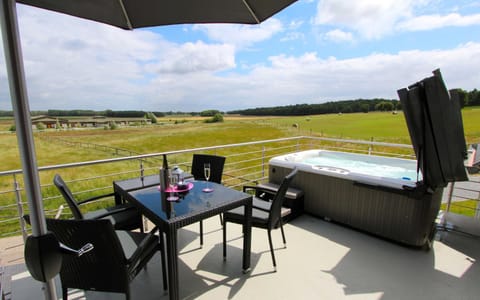 Hot Tub, View (from property/room), Balcony/Terrace, Swimming pool