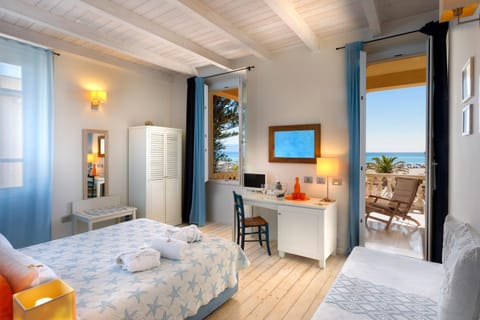 Photo of the whole room, Bedroom, Sea view