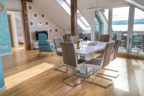 Balcony/Terrace, Living room, Seating area, Dining area, Sea view