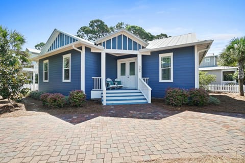 Property building, Facade/entrance, Day, Natural landscape, Parking
