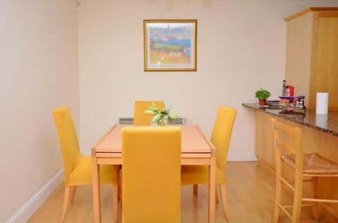 Dining area, internet