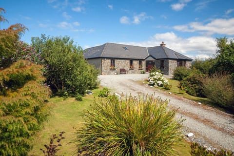 Property building, Facade/entrance, Garden view