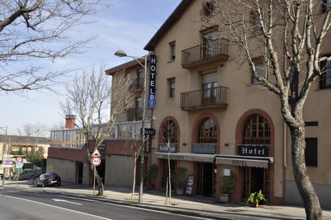 Facade/entrance