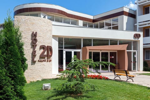 Facade/entrance