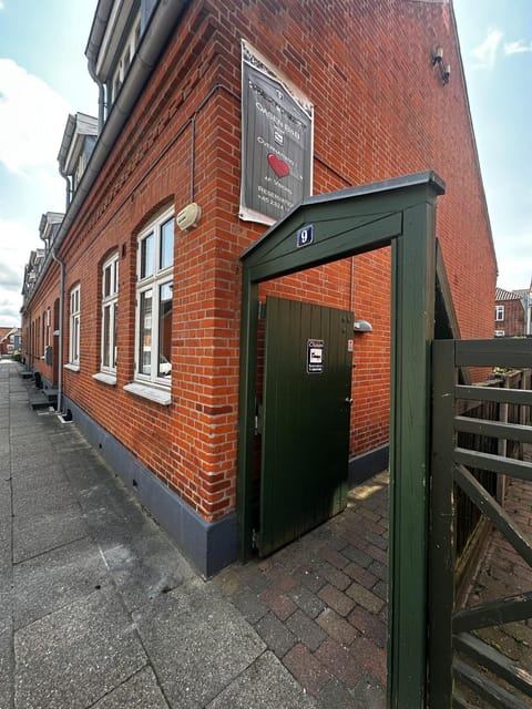 Property building, Facade/entrance, Lobby or reception
