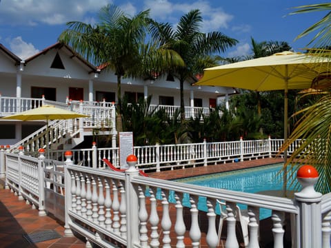 Property building, Balcony/Terrace, Pool view, Swimming pool, Swimming pool