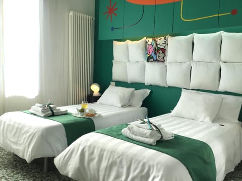 Bed, Photo of the whole room