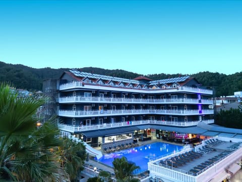 Property building, Pool view, Swimming pool