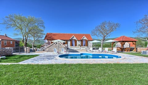 BBQ facilities, Garden, Swimming pool