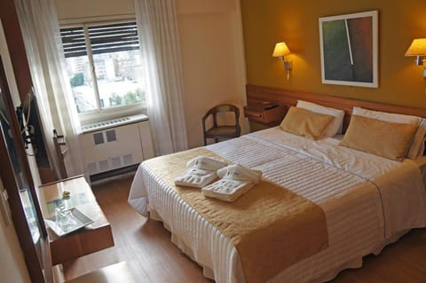Nearby landmark, Bed, Photo of the whole room, Bedroom