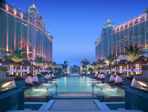 Swimming pool, Swimming pool
