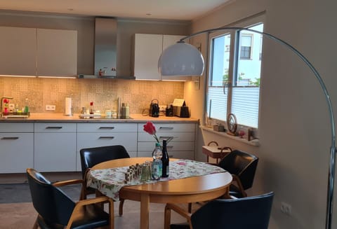 Dining area, kitchen