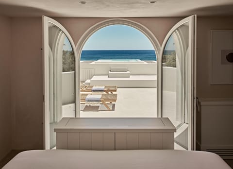 Bed, Natural landscape, View (from property/room), Balcony/Terrace, Photo of the whole room, Beach, Bedroom, Sea view