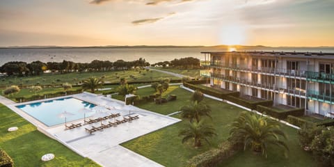 Property building, Spring, Summer, Garden, Balcony/Terrace, On site, Pool view, Sea view, Swimming pool, Seasons, Time of day, Location, Sunset