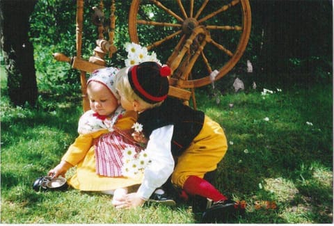 Day, Garden, young children