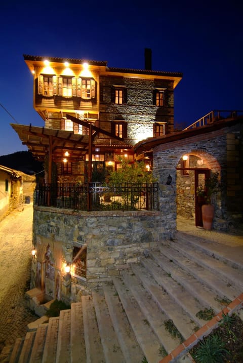 Facade/entrance, Night