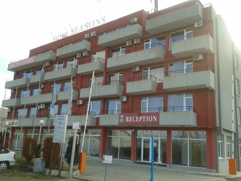 Property building, Facade/entrance