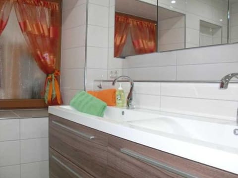 Bathroom, Other, Decorative detail